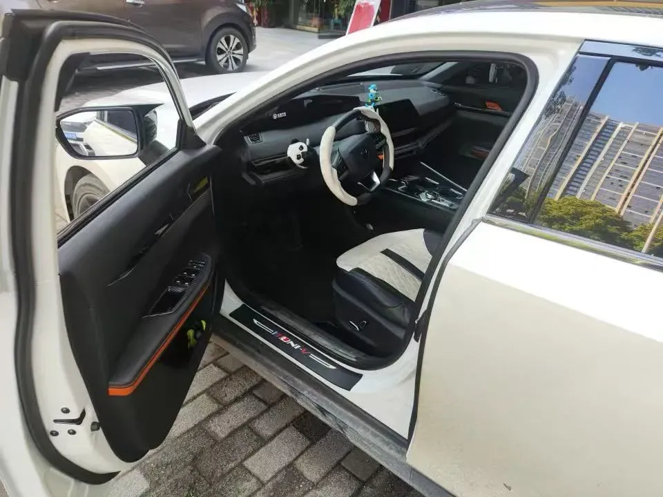 2022 ChangAn UNI-V 1.5T 188HP L4 7DCT,autocango,china used car exporter,china ev exporter,chinese used car exporter,chinese used ev exporter