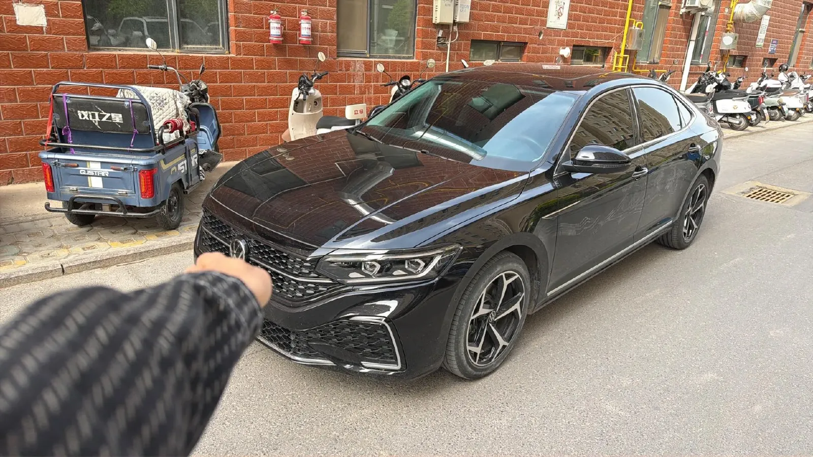 2025 Volkswagen Passat 2.0T 220HP L4 7DCT,autocango,china used car exporter,china ev exporter,chinese used car exporter,chinese used ev exporter