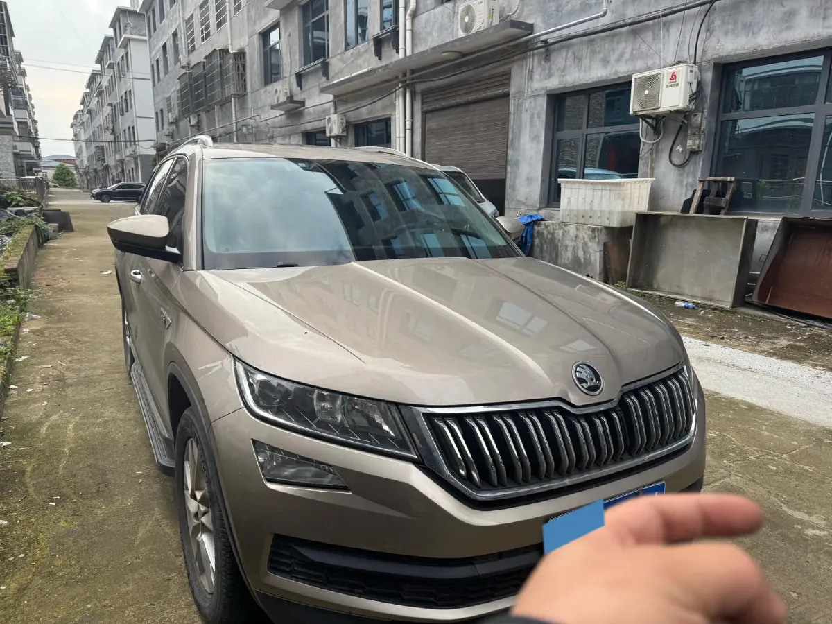 2018 Skoda Kodiak 2.0T 186HP L4 7DCT,autocango,china used car exporter,china ev exporter,chinese used car exporter,chinese used ev exporter