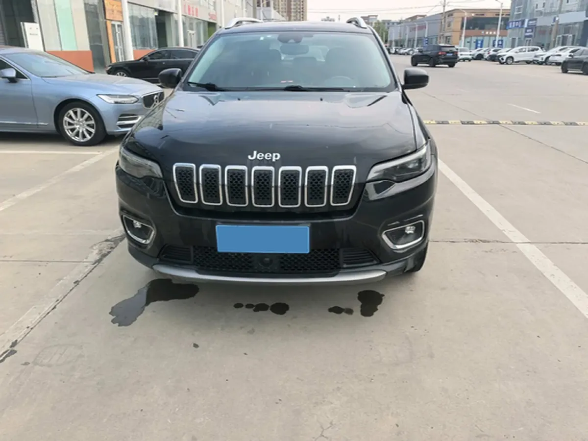 2019 Jeep Cherokee 2.0T 265HP L4 9AT,autocango,china used car exporter,china ev exporter,chinese used car exporter,chinese used ev exporter