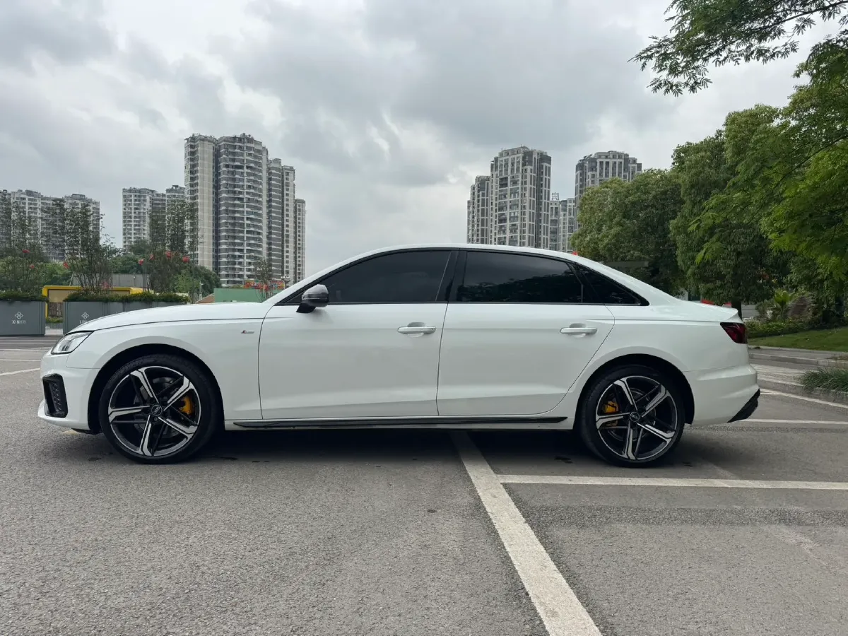 2024 Audi A4L 2.0T 190HP L4 7DCT,autocango,china used car exporter,china ev exporter,chinese used car exporter,chinese used ev exporter