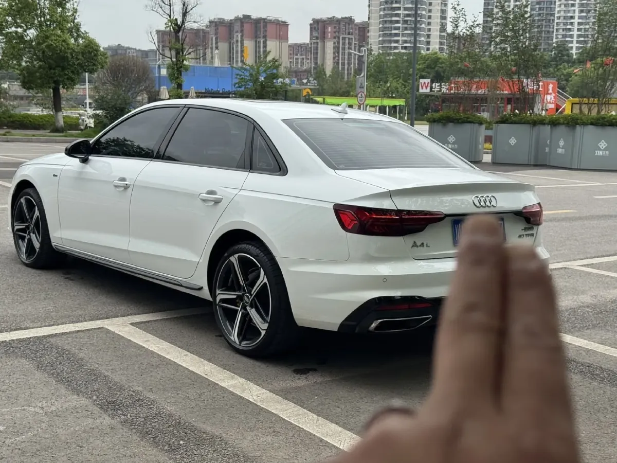 2024 Audi A4L 2.0T 190HP L4 7DCT,autocango,china used car exporter,china ev exporter,chinese used car exporter,chinese used ev exporter