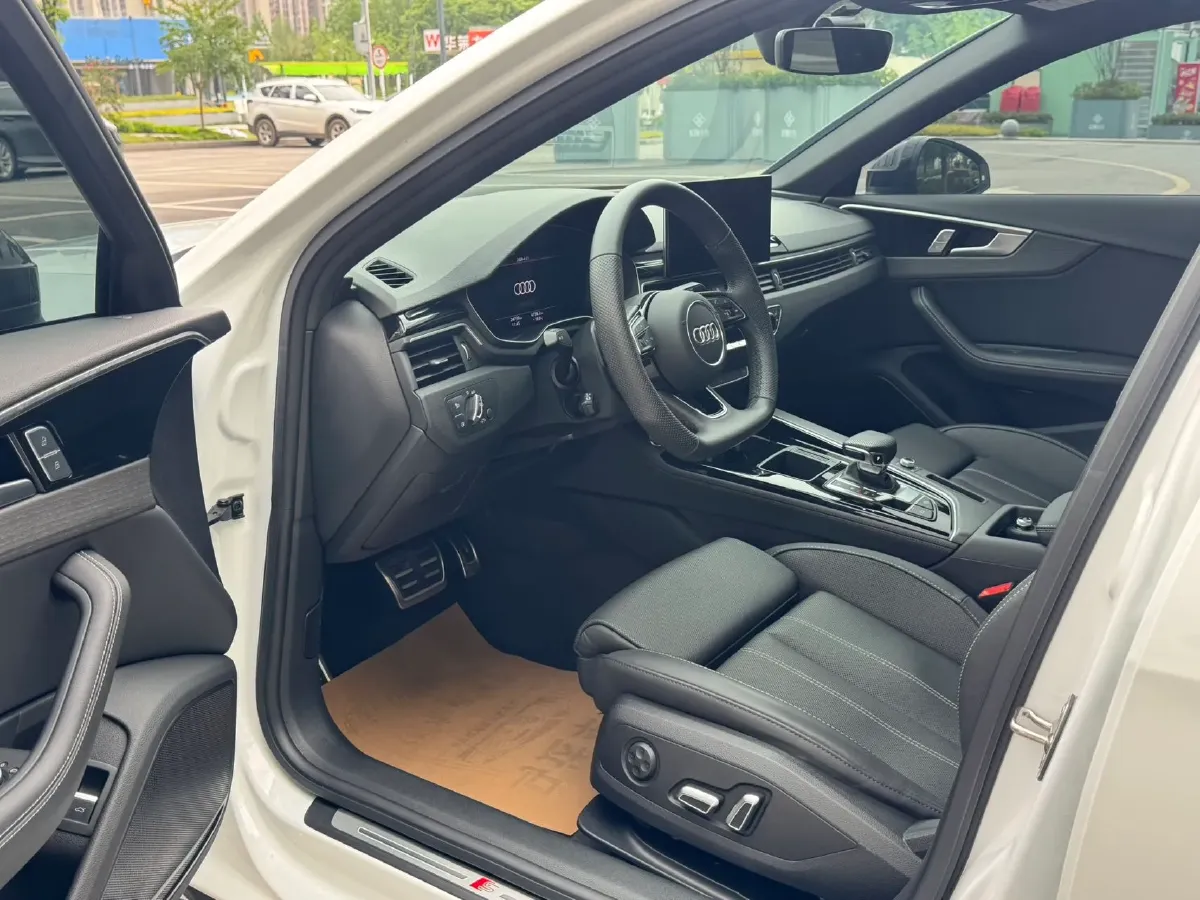 2024 Audi A4L 2.0T 190HP L4 7DCT,autocango,china used car exporter,china ev exporter,chinese used car exporter,chinese used ev exporter