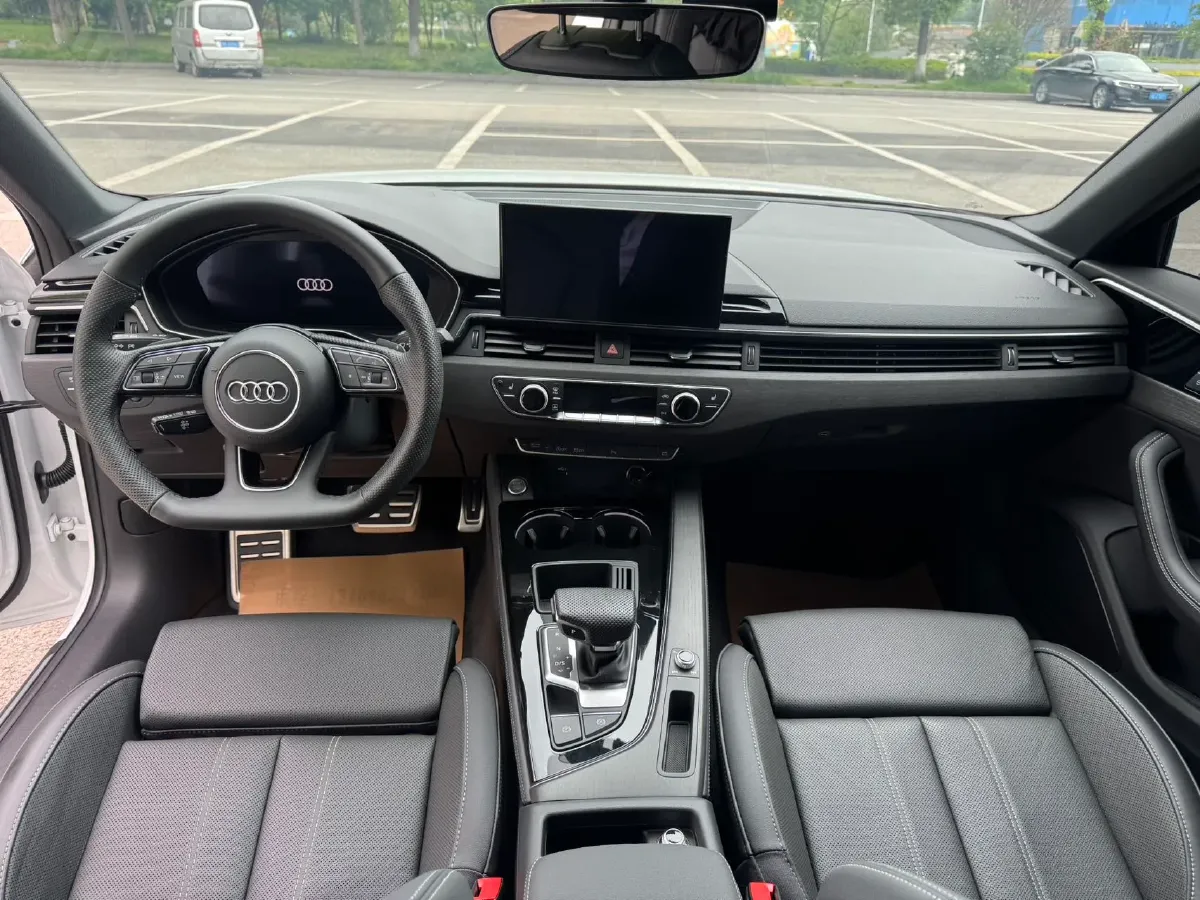 2024 Audi A4L 2.0T 190HP L4 7DCT,autocango,china used car exporter,china ev exporter,chinese used car exporter,chinese used ev exporter