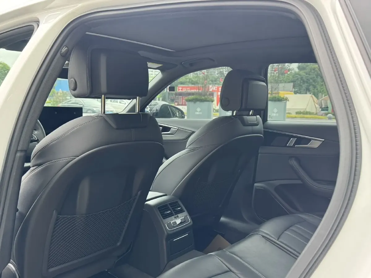 2024 Audi A4L 2.0T 190HP L4 7DCT,autocango,china used car exporter,china ev exporter,chinese used car exporter,chinese used ev exporter