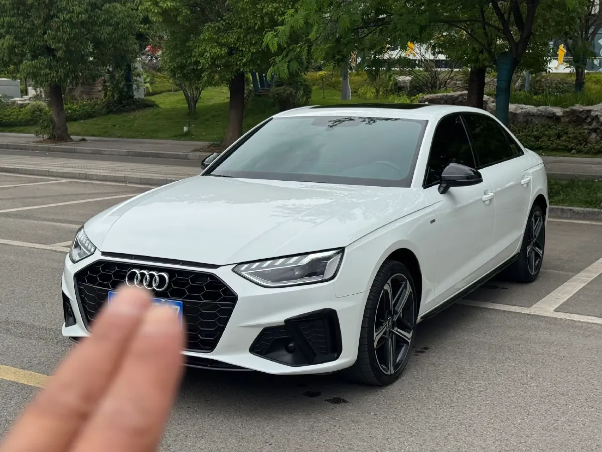 2024 Audi A4L 2.0T 190HP L4 7DCT,autocango,china used car exporter,china ev exporter,chinese used car exporter,chinese used ev exporter