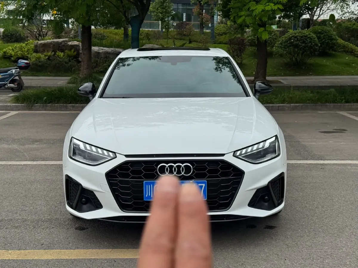 2024 Audi A4L 2.0T 190HP L4 7DCT,autocango,china used car exporter,china ev exporter,chinese used car exporter,chinese used ev exporter