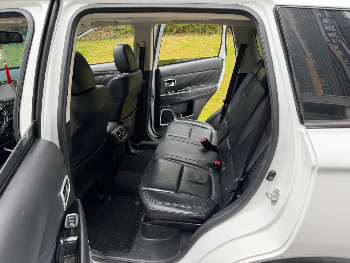 2019 Mitsubishi Outlander 2.0L 166HP L4 CVT,autocango,china used car exporter,china ev exporter,chinese used car exporter,chinese used ev exporter