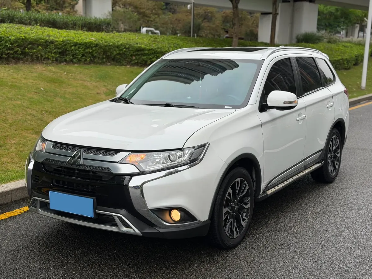 2019 Mitsubishi Outlander 2.0L 166HP L4 CVT,autocango,china used car exporter,china ev exporter,chinese used car exporter,chinese used ev exporter