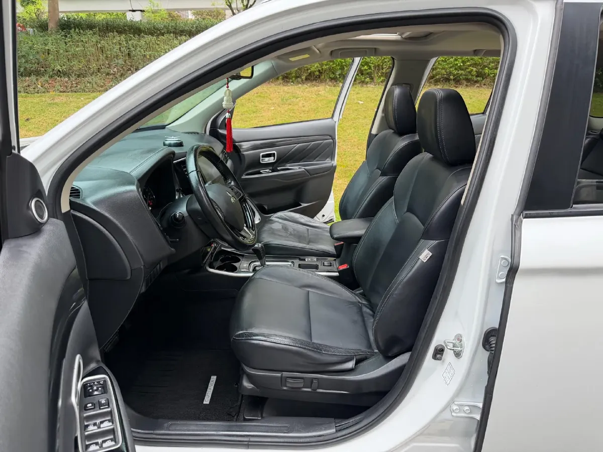 2019 Mitsubishi Outlander 2.0L 166HP L4 CVT,autocango,china used car exporter,china ev exporter,chinese used car exporter,chinese used ev exporter