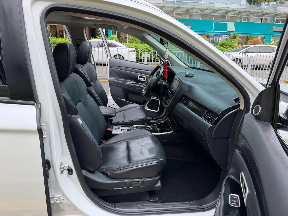 2019 Mitsubishi Outlander 2.0L 166HP L4 CVT,autocango,china used car exporter,china ev exporter,chinese used car exporter,chinese used ev exporter
