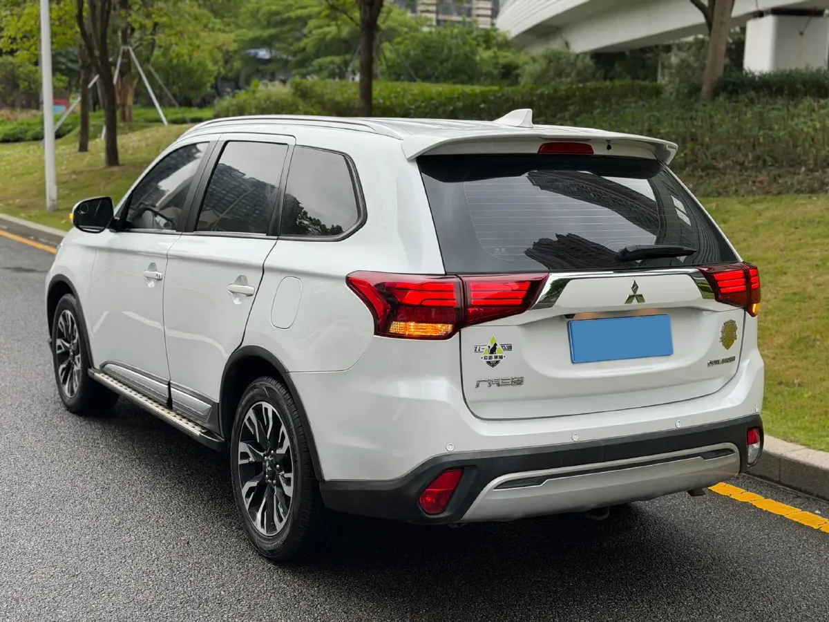 2019 Mitsubishi Outlander 2.0L 166HP L4 CVT,autocango,china used car exporter,china ev exporter,chinese used car exporter,chinese used ev exporter