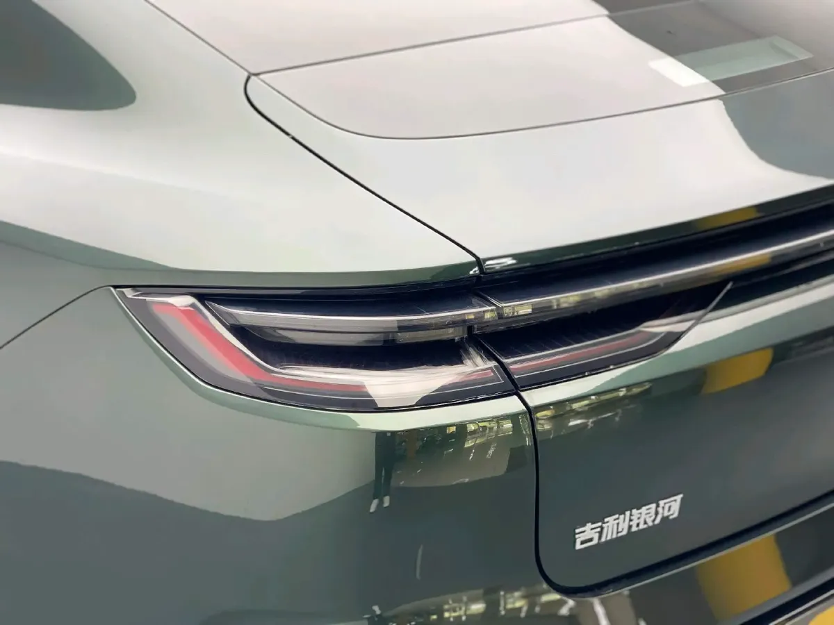 2025 Geely Galaxy Starshine 8 1.5T 163HP L4 3DHT PHEV 27.69KWH,autocango,china used car exporter,china ev exporter,chinese used car exporter,chinese used ev exporter
