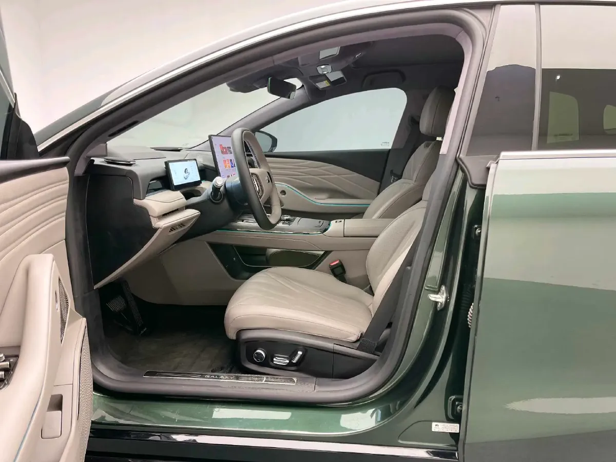 2025 Geely Galaxy Starshine 8 1.5T 163HP L4 3DHT PHEV 27.69KWH,autocango,china used car exporter,china ev exporter,chinese used car exporter,chinese used ev exporter