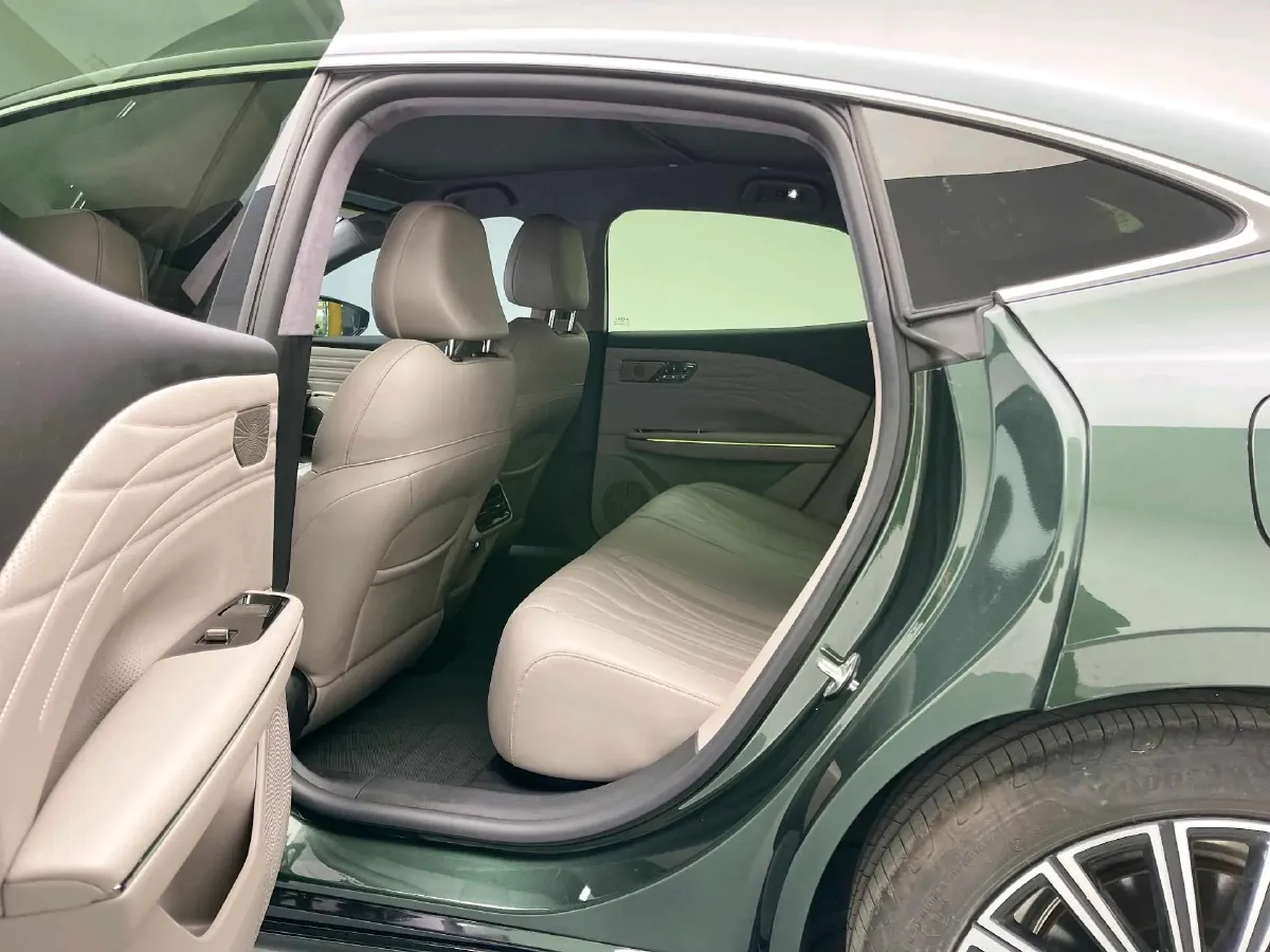 2025 Geely Galaxy Starshine 8 1.5T 163HP L4 3DHT PHEV 27.69KWH,autocango,china used car exporter,china ev exporter,chinese used car exporter,chinese used ev exporter