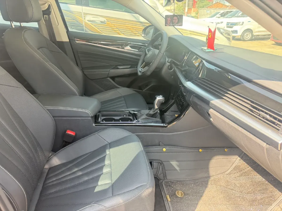 2024 Volkswagen Passat 2.0T 186HP L4 7DCT,autocango,china used car exporter,china ev exporter,chinese used car exporter,chinese used ev exporter