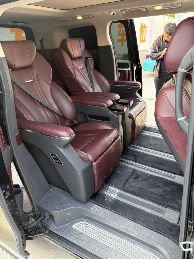 2023 HongQi HQ9 2.0T 252HP L4 8AT,autocango,china used car exporter,china ev exporter,chinese used car exporter,chinese used ev exporter