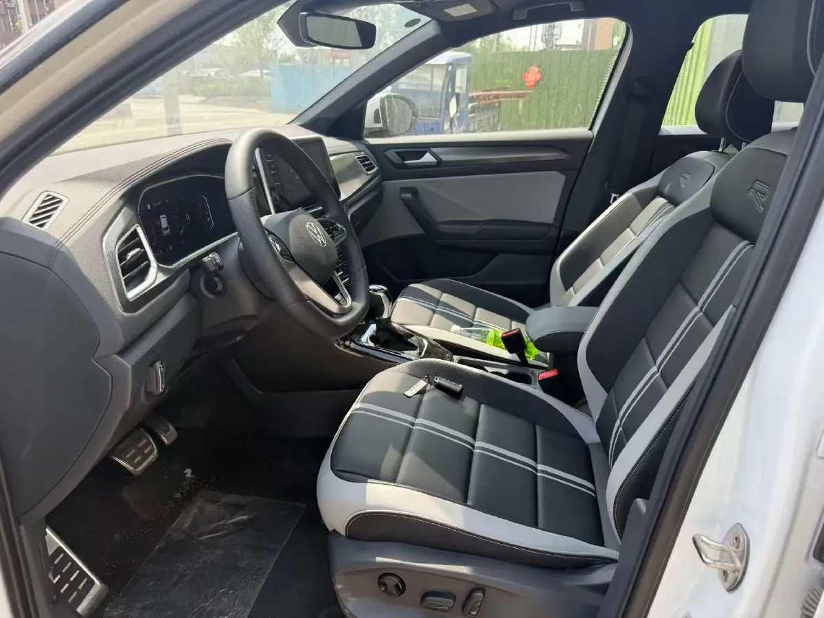 2025 Volkswagen T-Roc 1.5T 160HP L4 7DCT,autocango,china used car exporter,china ev exporter,chinese used car exporter,chinese used ev exporter
