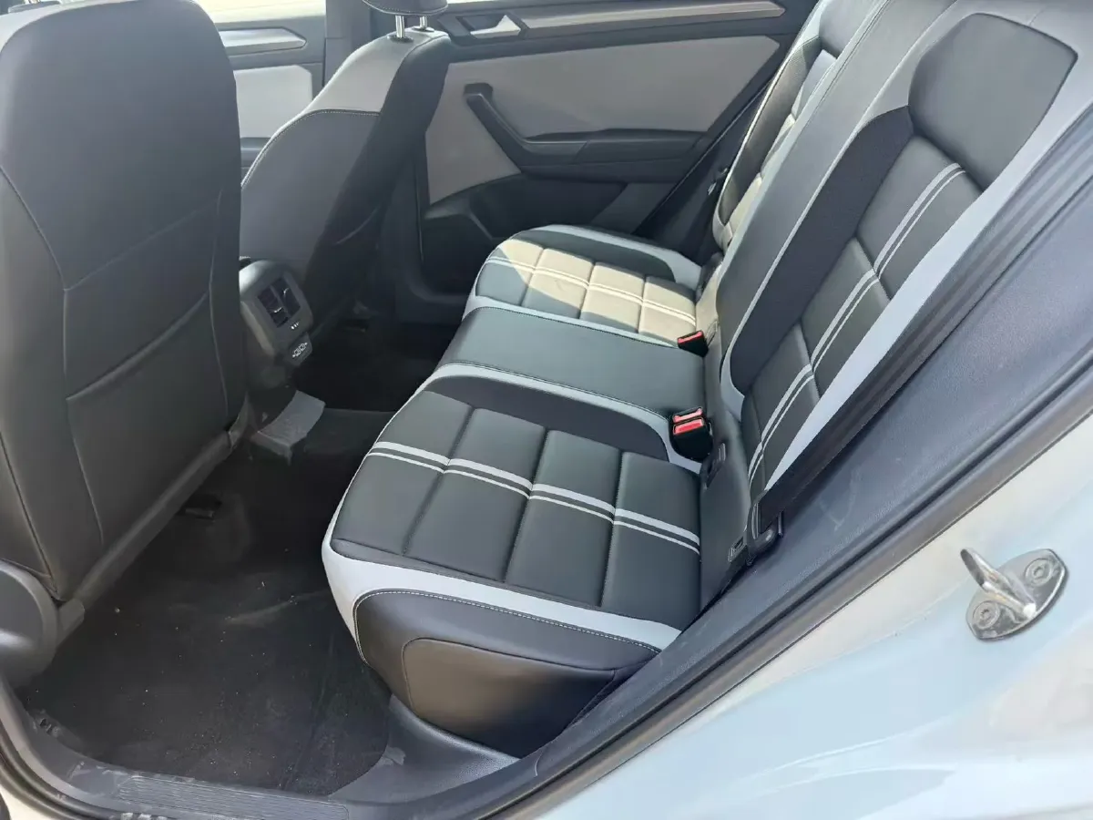 2025 Volkswagen T-Roc 1.5T 160HP L4 7DCT,autocango,china used car exporter,china ev exporter,chinese used car exporter,chinese used ev exporter