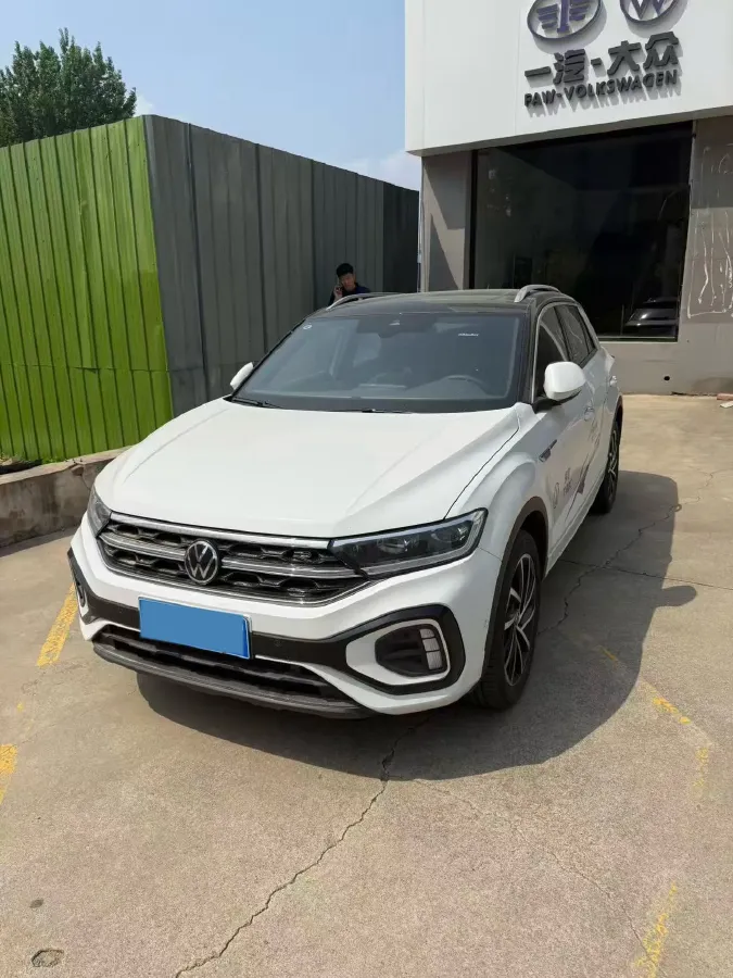 2025 Volkswagen T-Roc 1.5T 160HP L4 7DCT,autocango,china used car exporter,china ev exporter,chinese used car exporter,chinese used ev exporter