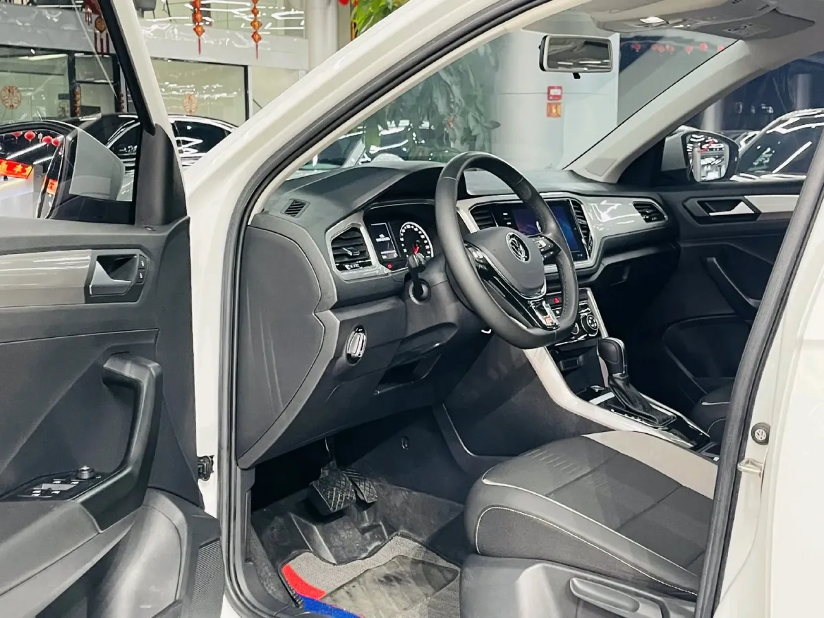2021 Volkswagen T-Roc 1.4T 150HP L4 7DCT,autocango,china used car exporter,china ev exporter,chinese used car exporter,chinese used ev exporter