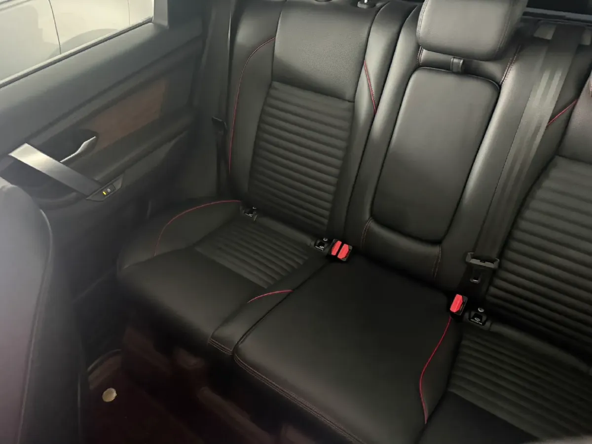 2022 Land Rover Discovery Sport 2.0T 249HP L4 9AT,autocango,china used car exporter,china ev exporter,chinese used car exporter,chinese used ev exporter