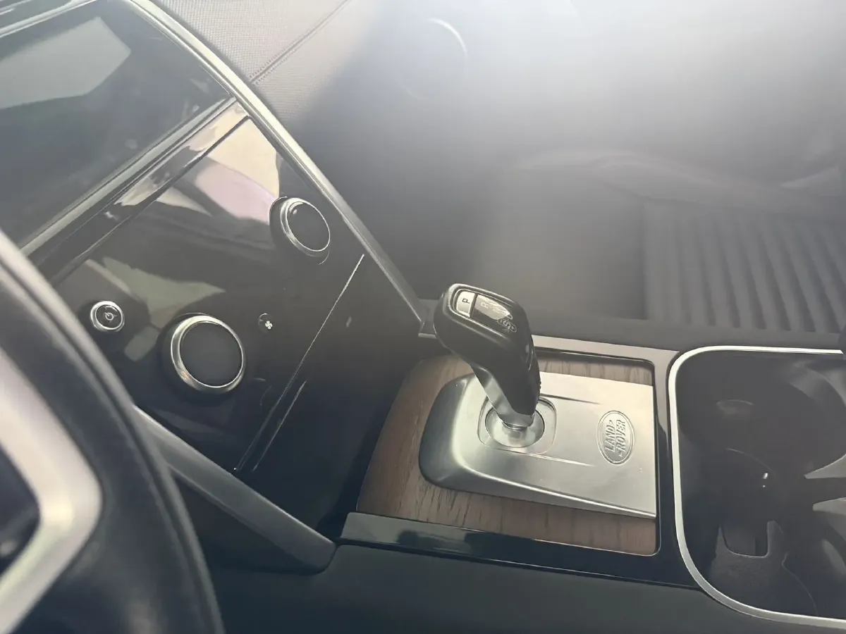 2022 Land Rover Discovery Sport 2.0T 249HP L4 9AT,autocango,china used car exporter,china ev exporter,chinese used car exporter,chinese used ev exporter