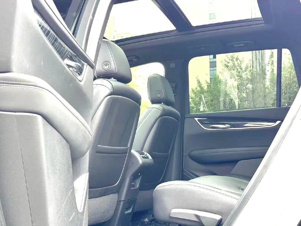 2022 Cadillac XT6 2.0T 237HP L4 9AT,autocango,china used car exporter,china ev exporter,chinese used car exporter,chinese used ev exporter