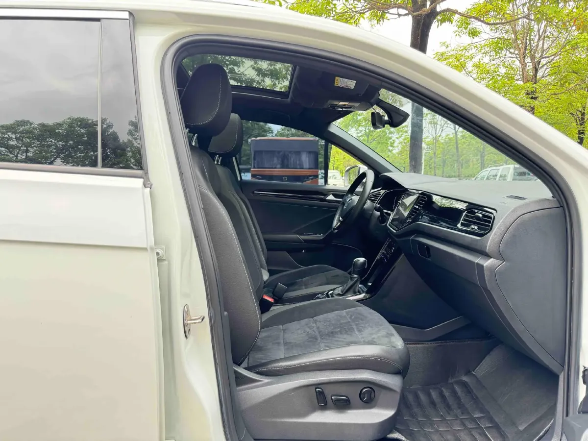 2021 Volkswagen T-Roc 1.4T 150HP L4 7DCT,autocango,china used car exporter,china ev exporter,chinese used car exporter,chinese used ev exporter