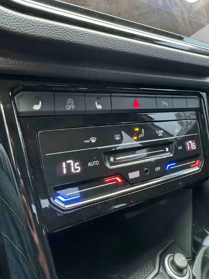 2021 Volkswagen T-Roc 1.4T 150HP L4 7DCT,autocango,china used car exporter,china ev exporter,chinese used car exporter,chinese used ev exporter