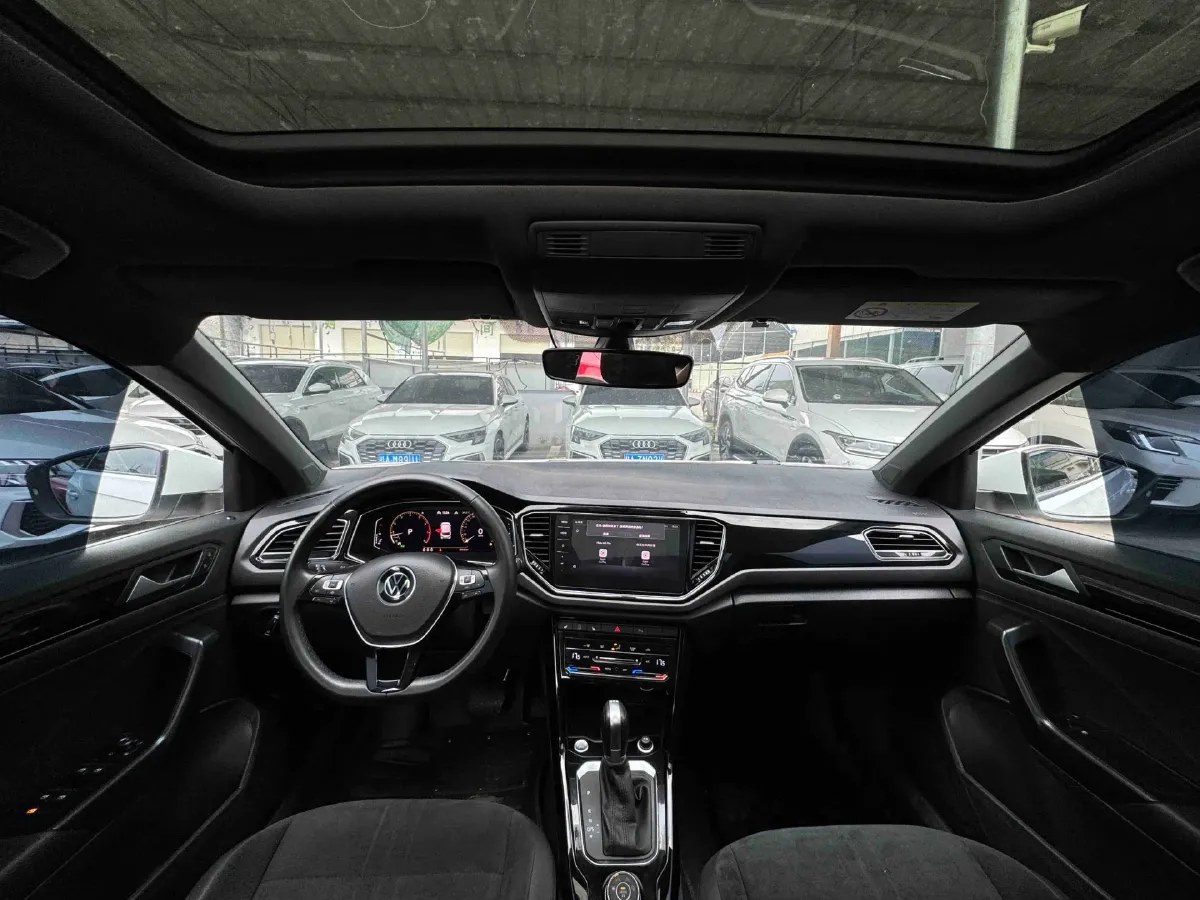 2021 Volkswagen T-Roc 1.4T 150HP L4 7DCT,autocango,china used car exporter,china ev exporter,chinese used car exporter,chinese used ev exporter