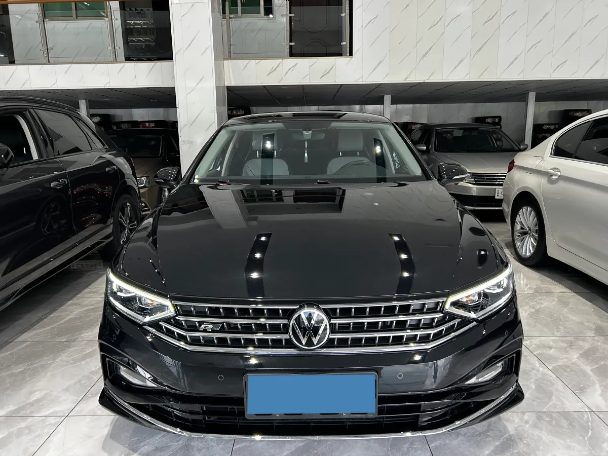 2023 Volkswagen Magotan 2.0T 186HP L4 7DCT,autocango,china used car exporter,china ev exporter,chinese used car exporter,chinese used ev exporter