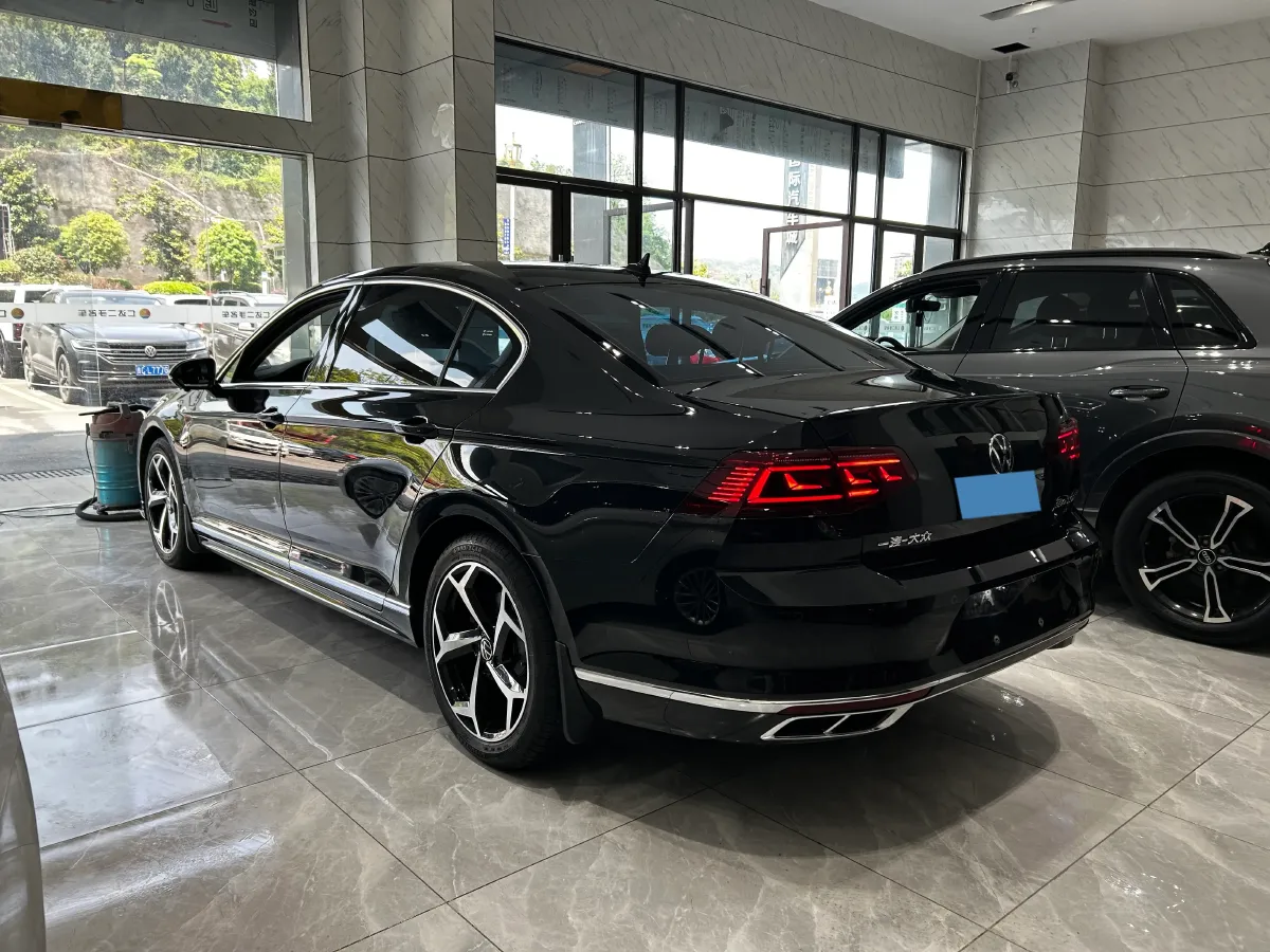 2023 Volkswagen Magotan 2.0T 186HP L4 7DCT,autocango,china used car exporter,china ev exporter,chinese used car exporter,chinese used ev exporter