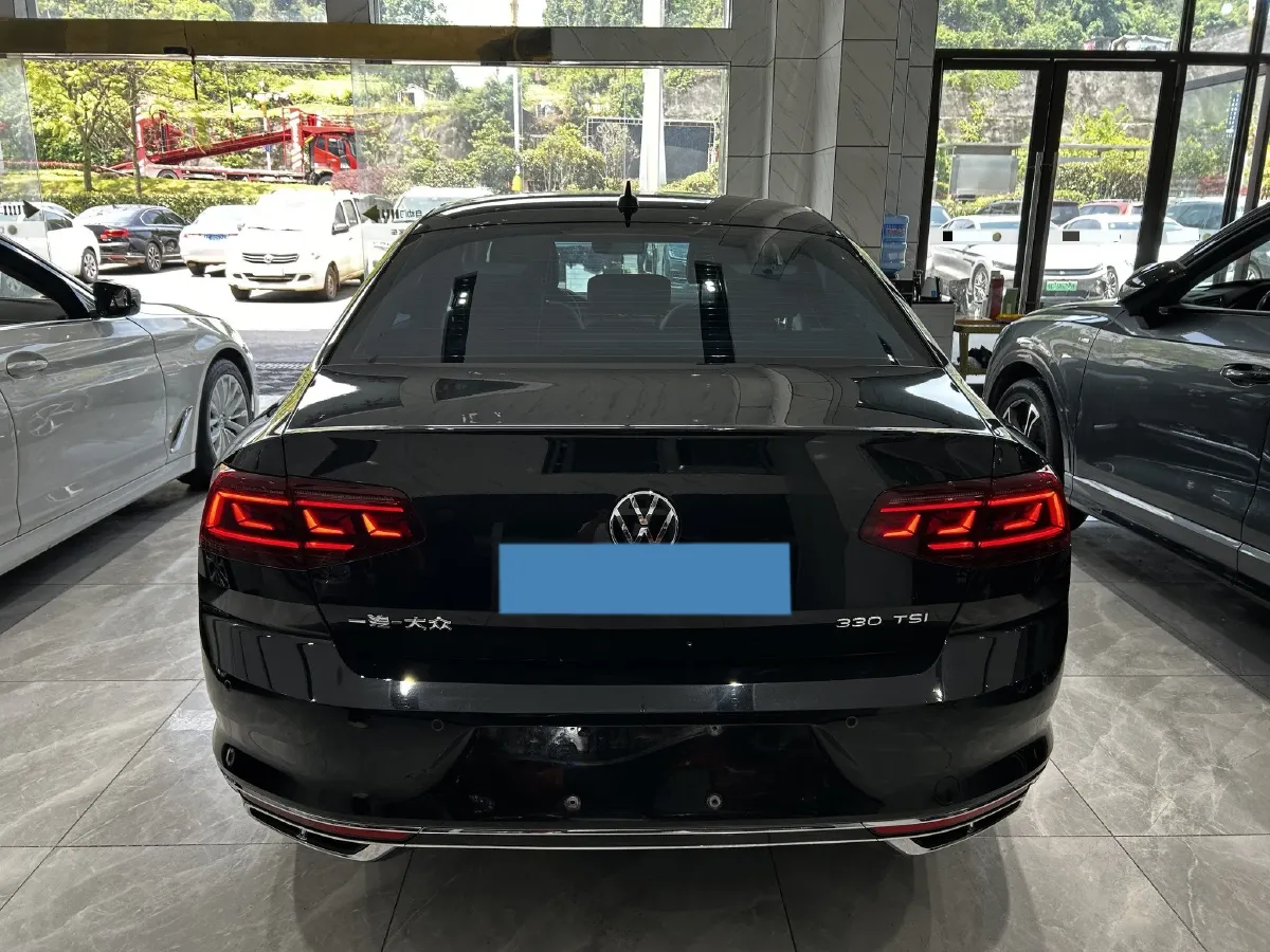 2023 Volkswagen Magotan 2.0T 186HP L4 7DCT,autocango,china used car exporter,china ev exporter,chinese used car exporter,chinese used ev exporter