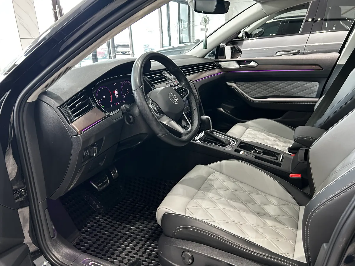 2023 Volkswagen Magotan 2.0T 186HP L4 7DCT,autocango,china used car exporter,china ev exporter,chinese used car exporter,chinese used ev exporter