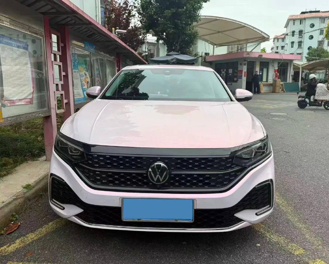 2024 Volkswagen Passat 2.0T 220HP L4 7DCT,autocango,china used car exporter,china ev exporter,chinese used car exporter,chinese used ev exporter