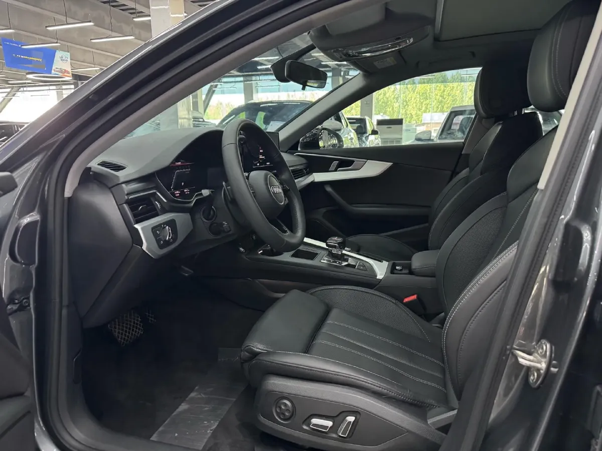 2023 Audi A4L 2.0T 190HP L4 7DCT,autocango,china used car exporter,china ev exporter,chinese used car exporter,chinese used ev exporter