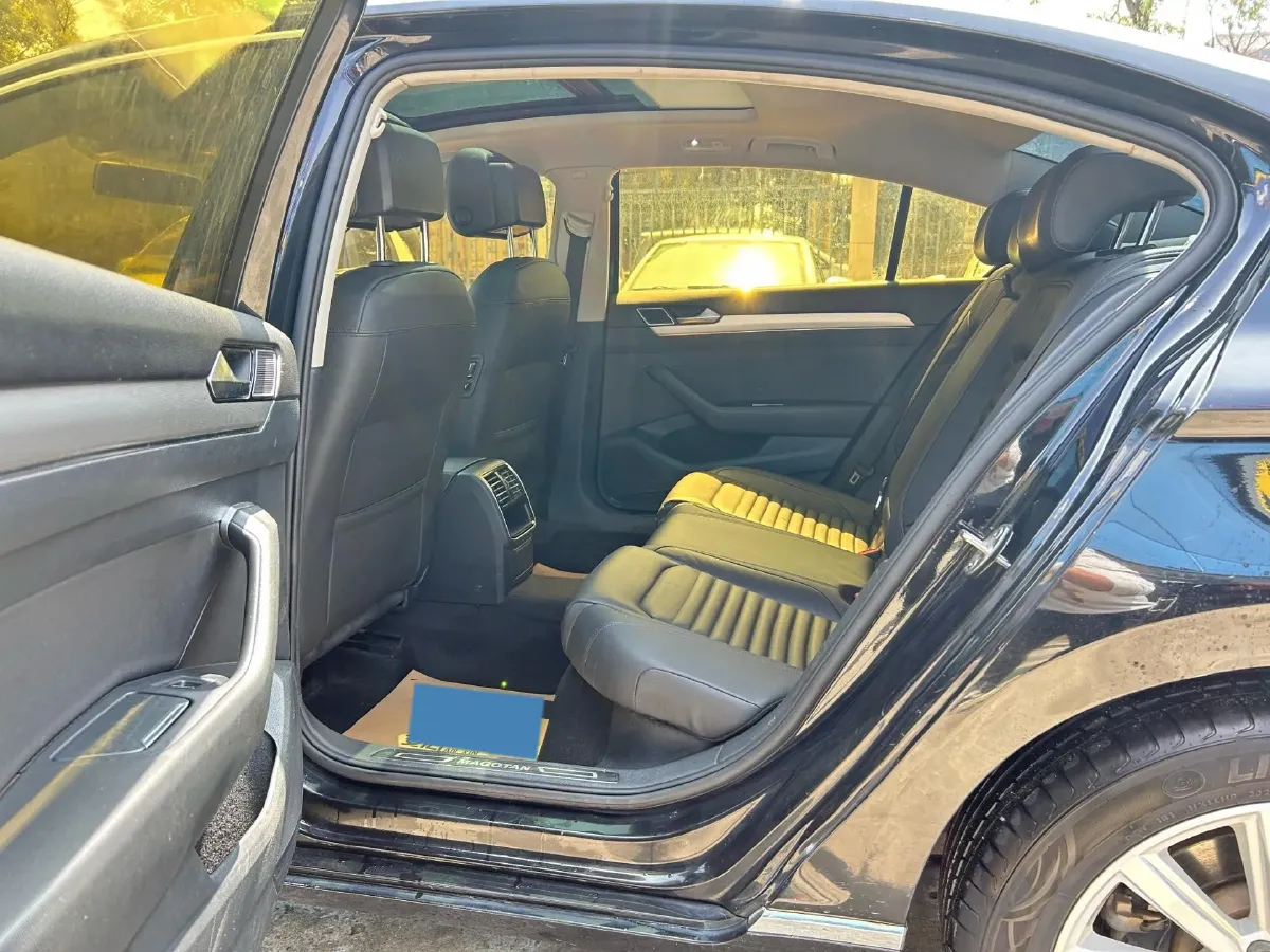 2018 Volkswagen Magotan 1.8T 180HP L4 7DCT,autocango,china used car exporter,china ev exporter,chinese used car exporter,chinese used ev exporter