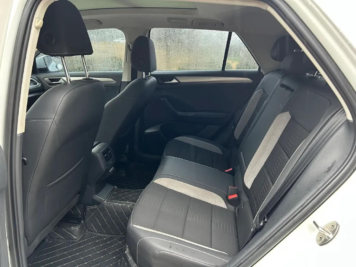 2019 Volkswagen T-Roc 1.4T 131HP L4 7DCT,autocango,china used car exporter,china ev exporter,chinese used car exporter,chinese used ev exporter