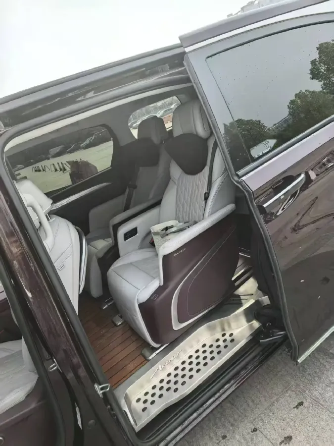 2022 Buick GL8 2.0T 237HP L4 9AT,autocango,china used car exporter,china ev exporter,chinese used car exporter,chinese used ev exporter