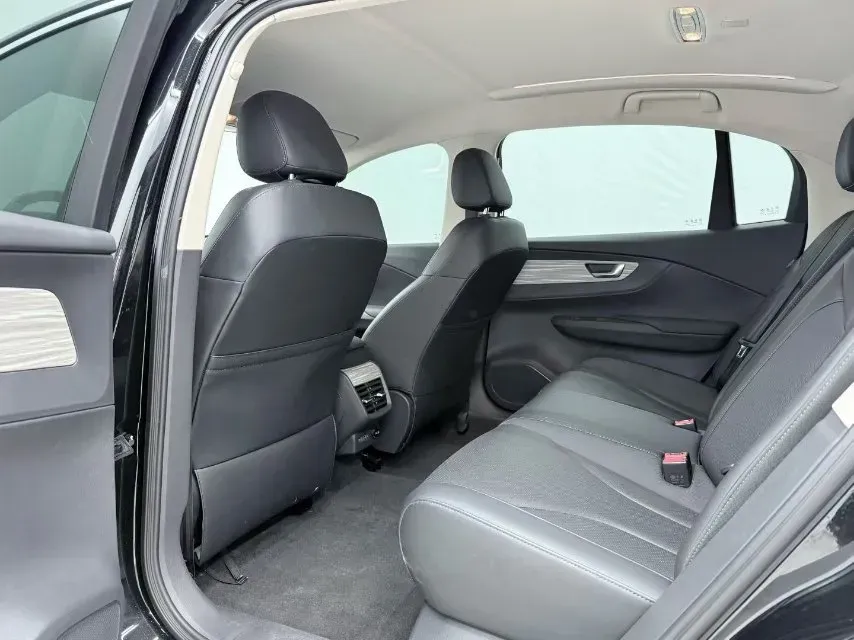 2024 HongQi E-QM5 BEV 72KWH,autocango,china used car exporter,china ev exporter,chinese used car exporter,chinese used ev exporter