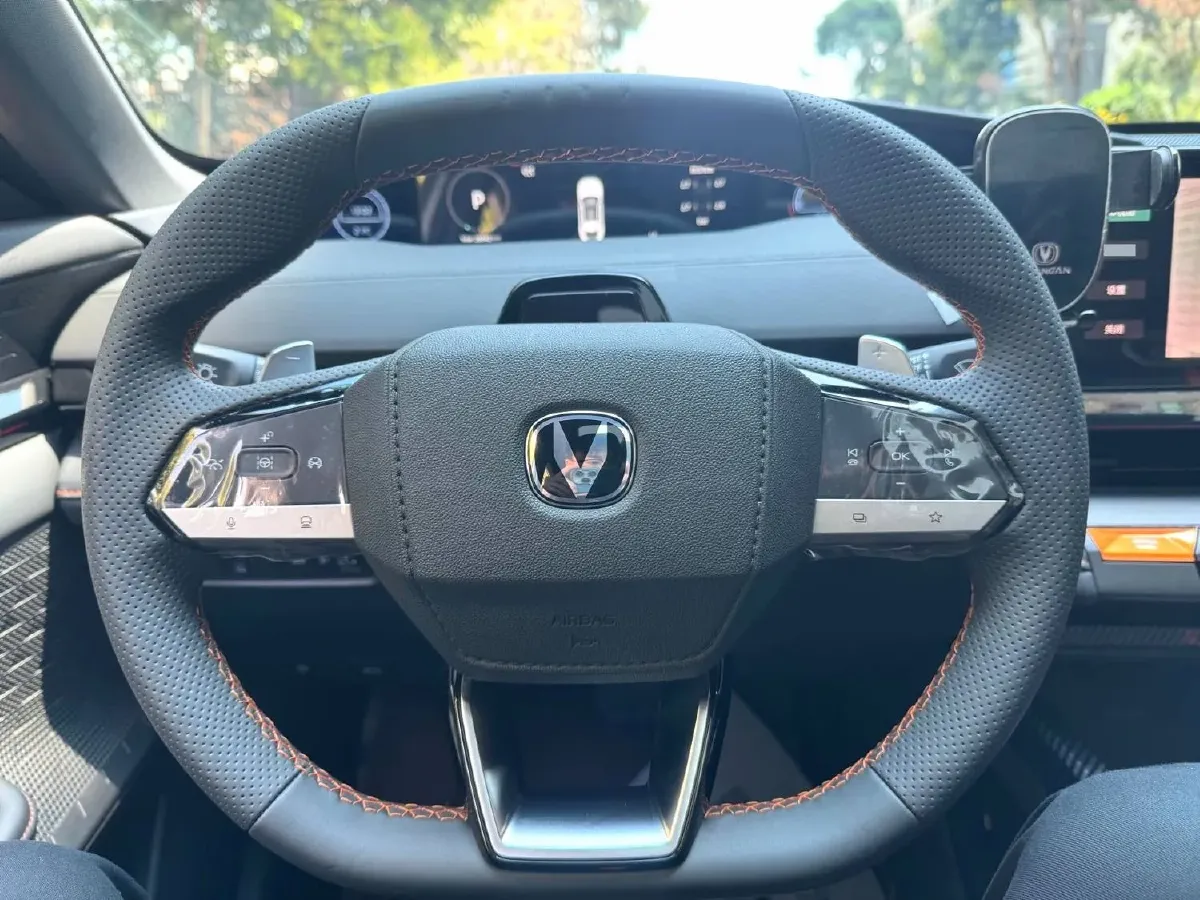 2022 ChangAn UNI-V 1.5T 188HP L4 7DCT,autocango,china used car exporter,china ev exporter,chinese used car exporter,chinese used ev exporter