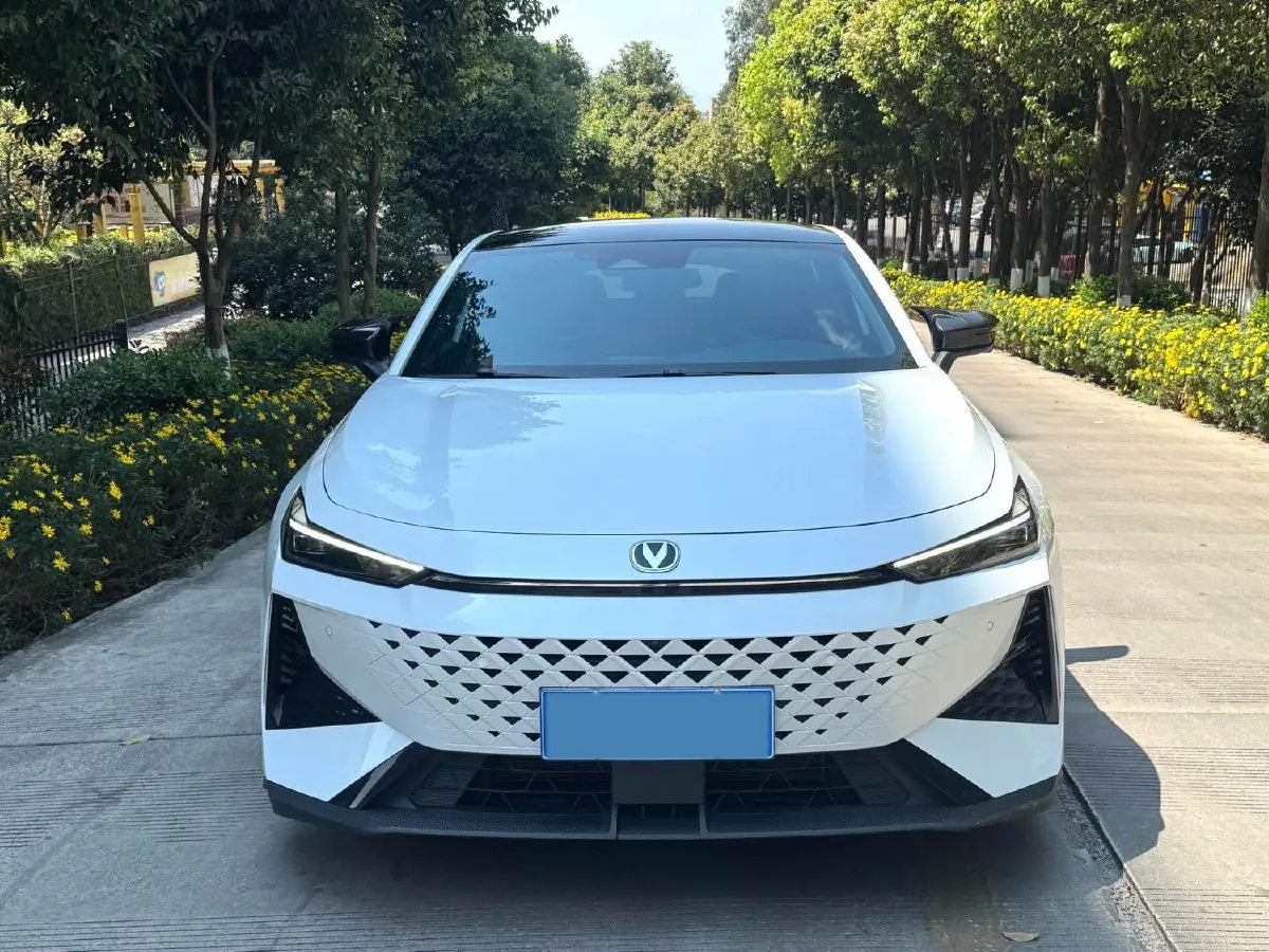 2022 ChangAn UNI-V 1.5T 188HP L4 7DCT,autocango,china used car exporter,china ev exporter,chinese used car exporter,chinese used ev exporter