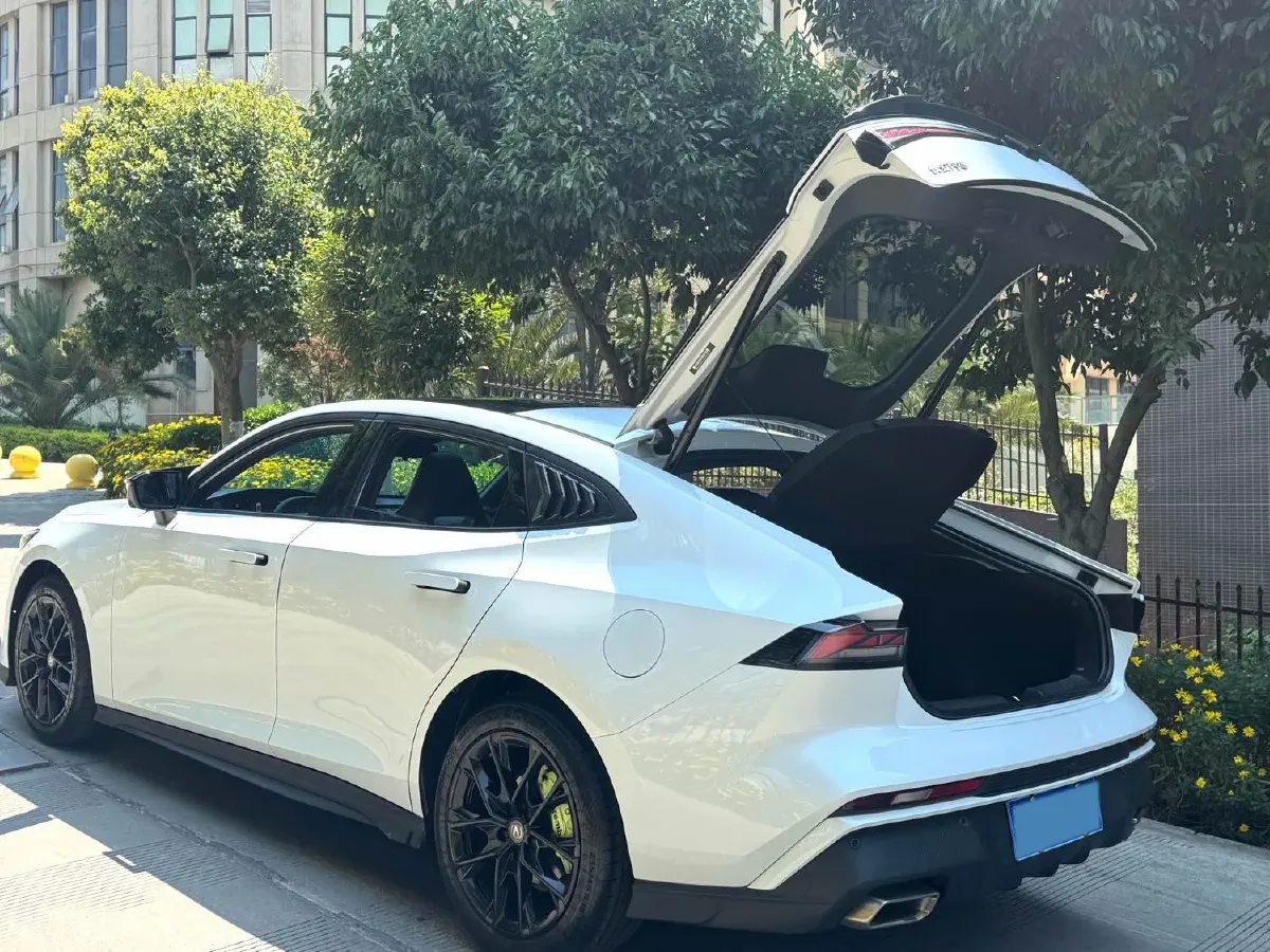 2022 ChangAn UNI-V 1.5T 188HP L4 7DCT,autocango,china used car exporter,china ev exporter,chinese used car exporter,chinese used ev exporter