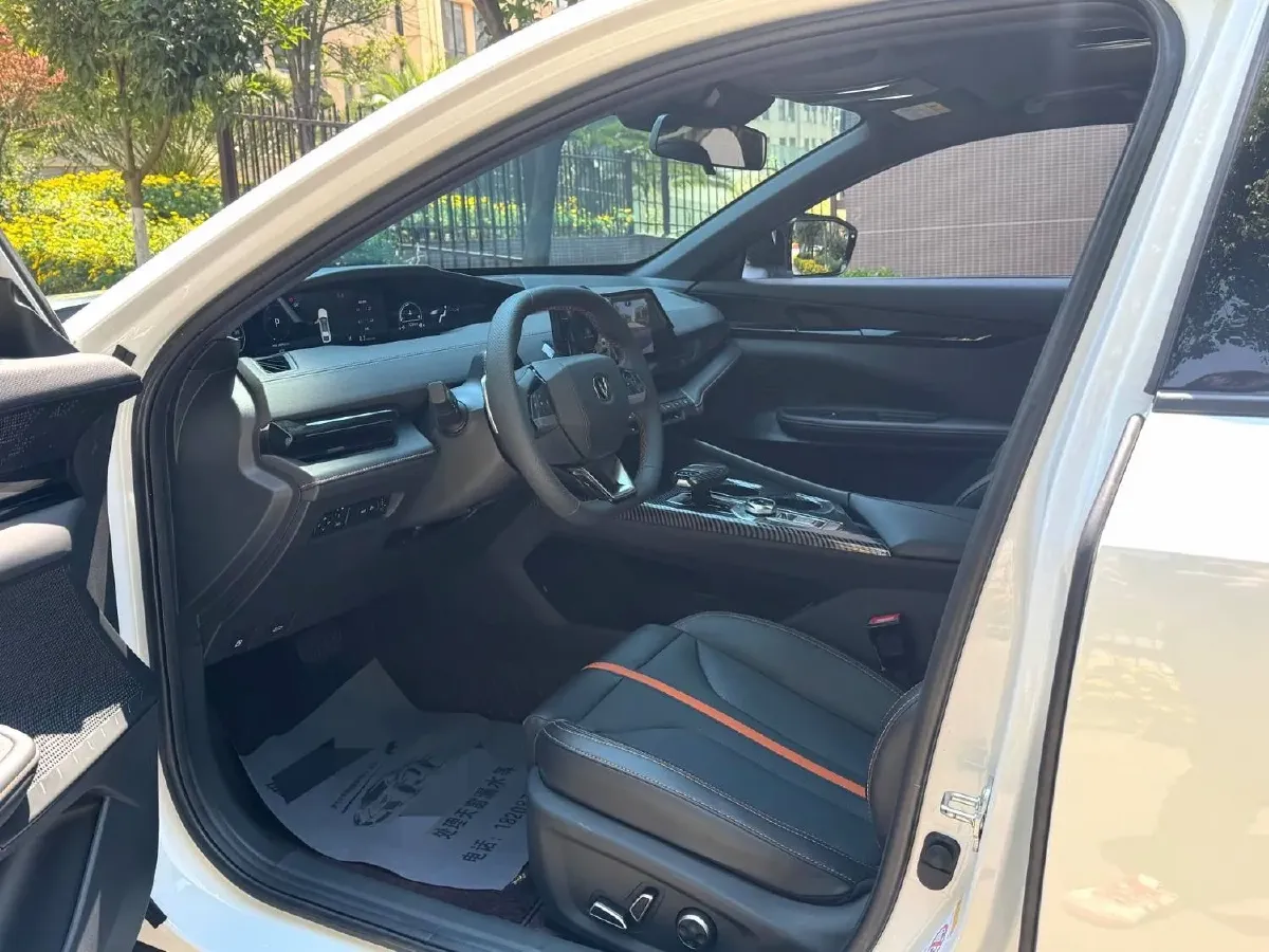 2022 ChangAn UNI-V 1.5T 188HP L4 7DCT,autocango,china used car exporter,china ev exporter,chinese used car exporter,chinese used ev exporter