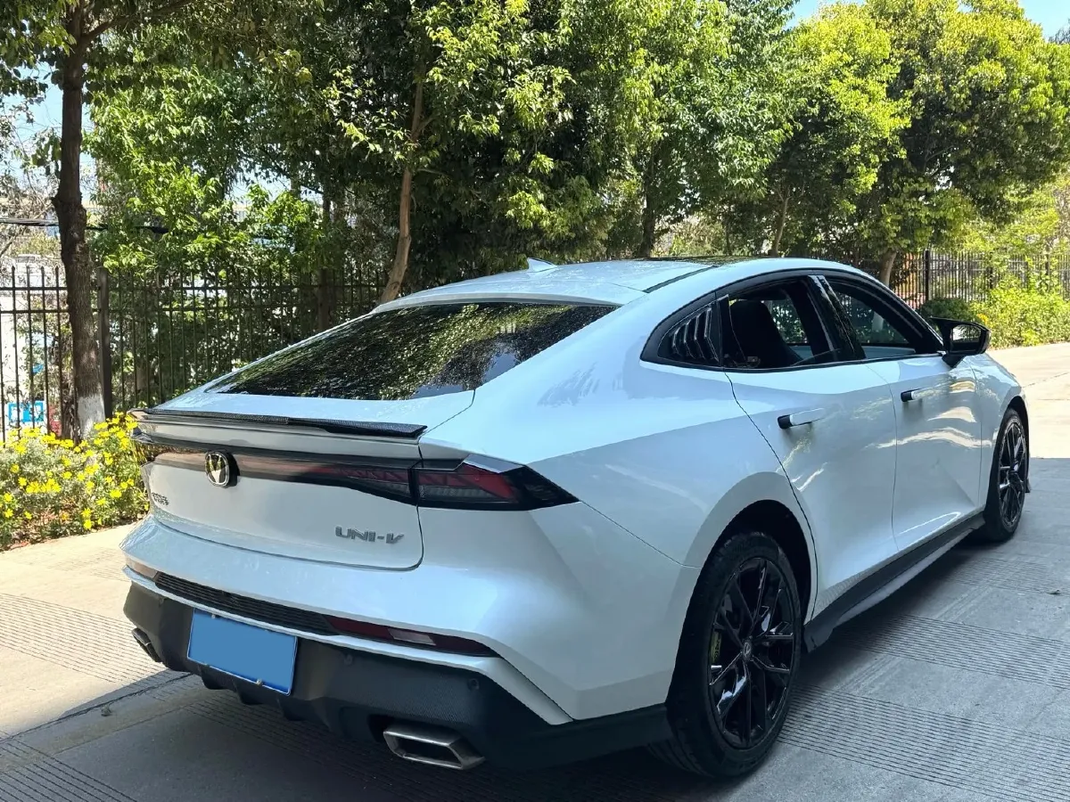 2022 ChangAn UNI-V 1.5T 188HP L4 7DCT,autocango,china used car exporter,china ev exporter,chinese used car exporter,chinese used ev exporter