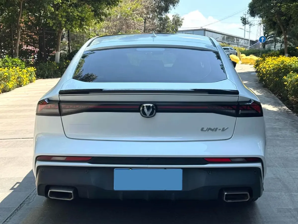 2022 ChangAn UNI-V 1.5T 188HP L4 7DCT,autocango,china used car exporter,china ev exporter,chinese used car exporter,chinese used ev exporter