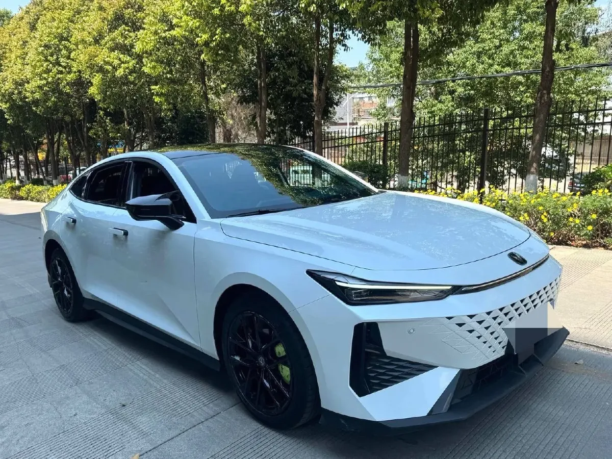 2022 ChangAn UNI-V 1.5T 188HP L4 7DCT,autocango,china used car exporter,china ev exporter,chinese used car exporter,chinese used ev exporter