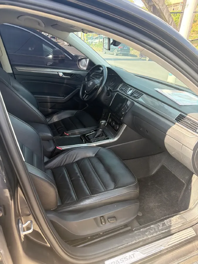 2017 Volkswagen Passat 1.8T 180HP L4 7DCT,autocango,china used car exporter,china ev exporter,chinese used car exporter,chinese used ev exporter