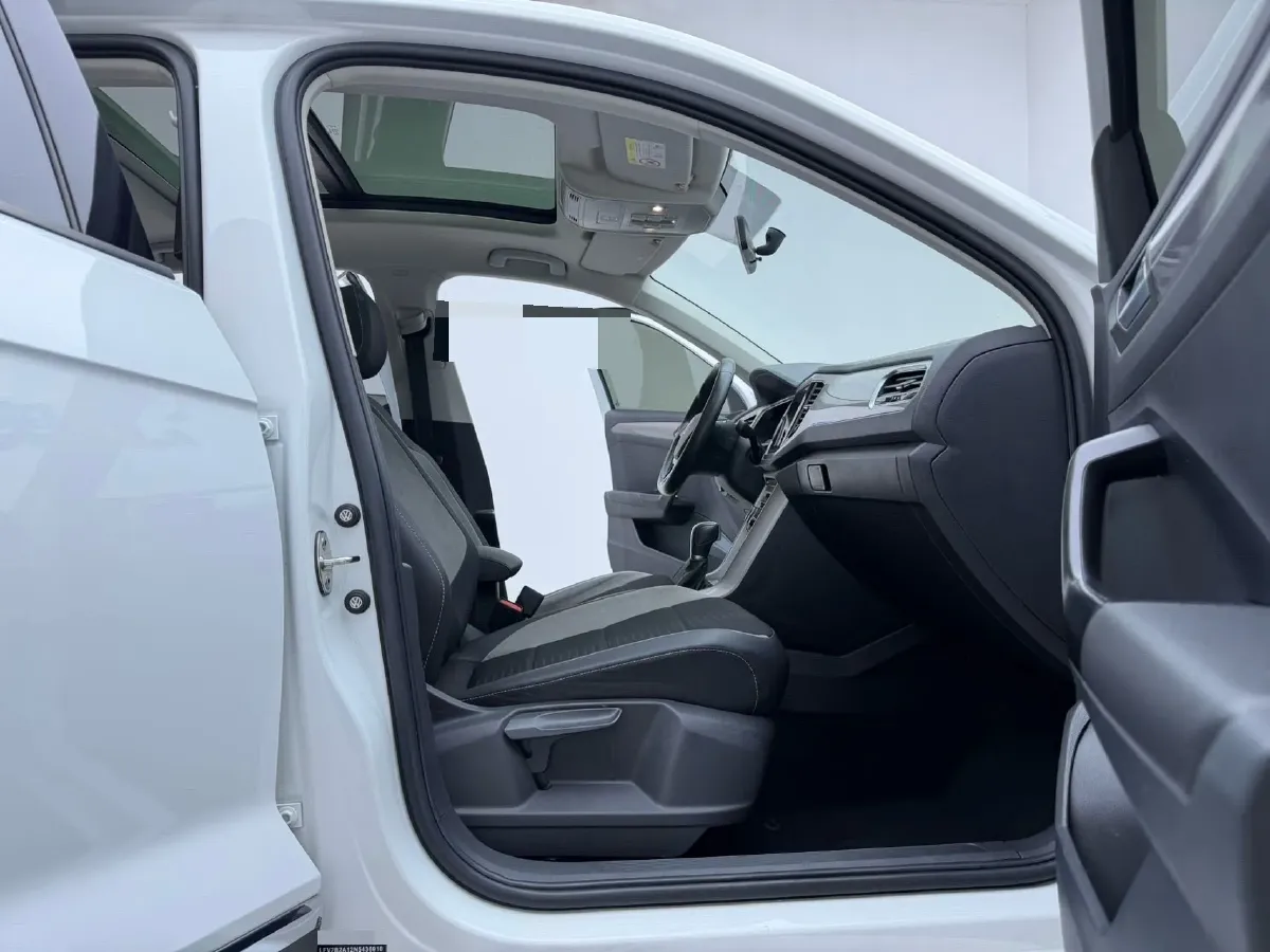 2022 Volkswagen T-Roc 1.4T 150HP L4 7DCT,autocango,china used car exporter,china ev exporter,chinese used car exporter,chinese used ev exporter